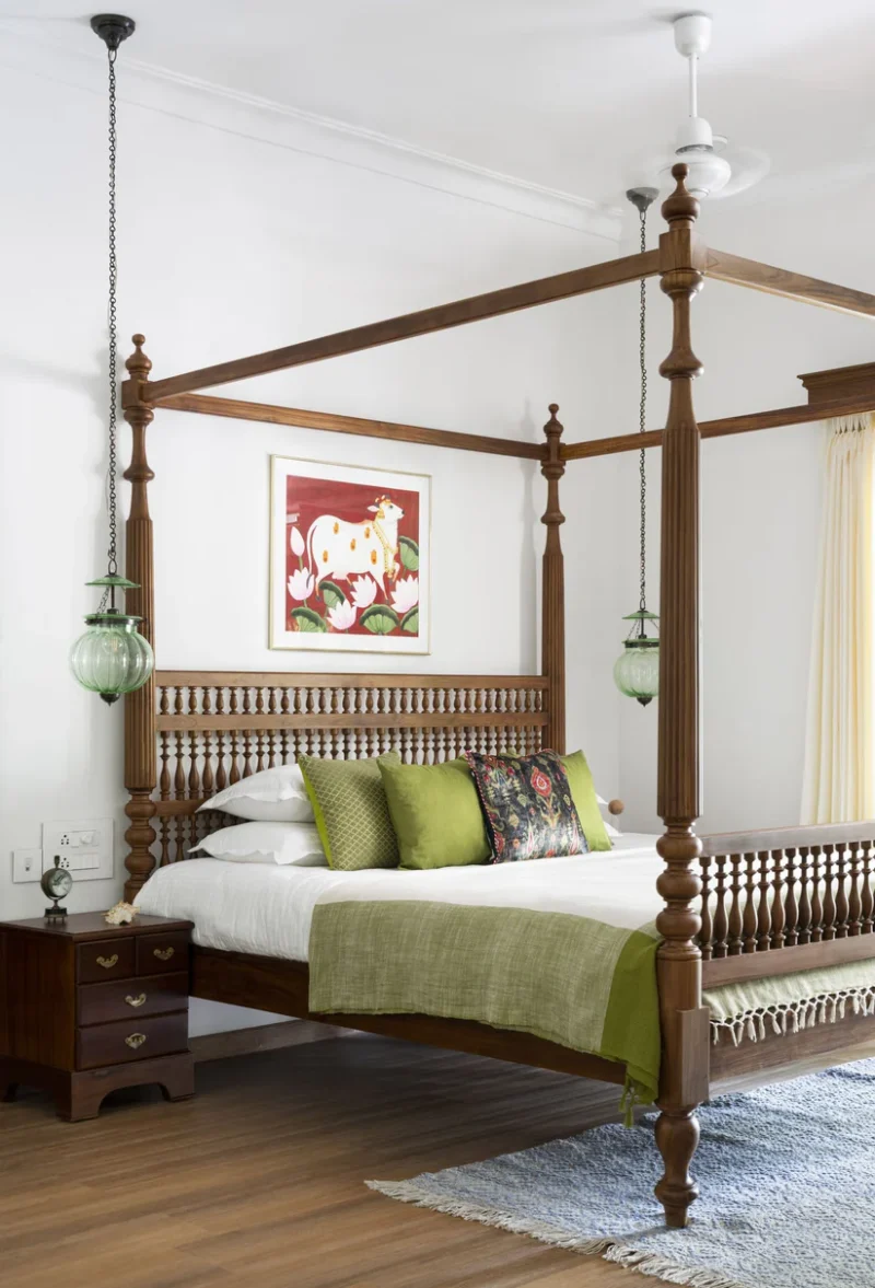 Natural Art & Crafts Elsa Royal Handmade Teak Wood Poster Bed with 2 Elegant Bedside Tables - Image 3